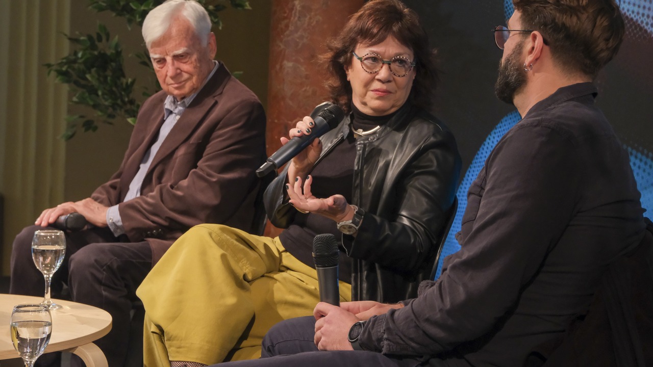 Povijest kao roman, poprište sukoba, zalog za budućnost