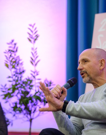 Aleksandar Stanković u Puli potpisivao svoju knjigu "Depra": "O mojoj bolesti znala je samo moja obitelj i nekoliko prijatelja. Želim da se ljudi osvijeste o toj problematici"